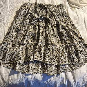 Lepordfärgad kjol från Shein i storlek S, använd men inga tecken på användning💕