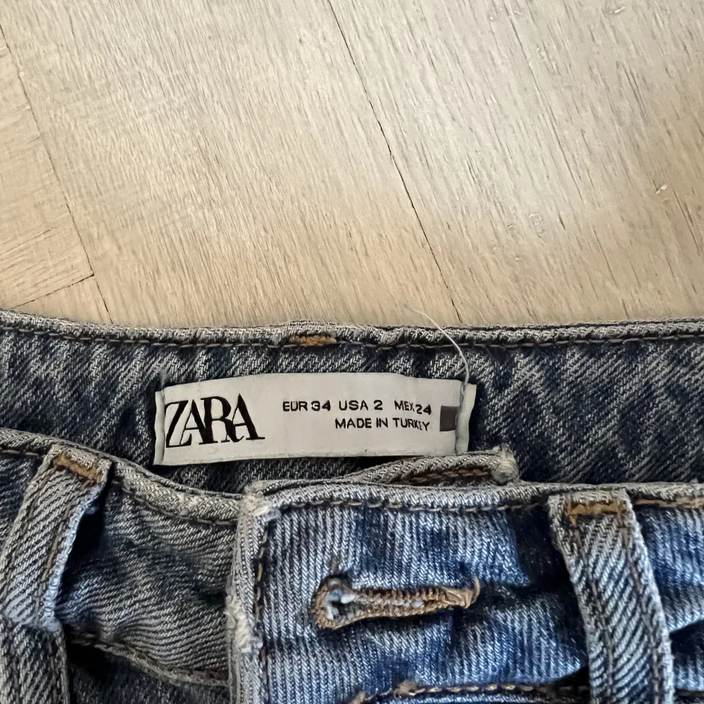 Zara jeans storlek 34, bra skick säljer pga använder inte. Jeans & Byxor.