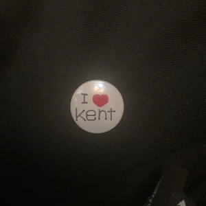 Kent - Jag gör flera pins kan göra custom Kent är bara ett exempel. Billigare frakt med frimärke som är 15kr 