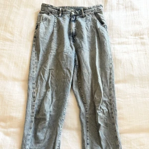Mom jeans - Mom jeans från Gina Tricot i storlek 40
