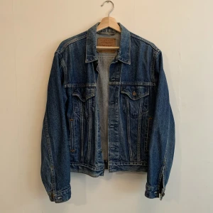 Levis Denim Jacka - Klassisk Levis jacka stl 38. Utmärkt skick. Skicka dm vid frågor :)