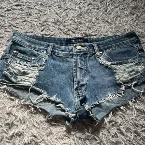 Ett par jättefina jeans shorts från D-day i ett jättefint skick 