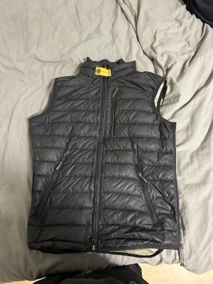 Parajumper väst - Säljer min parajumper väst 