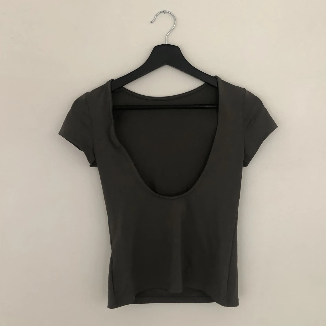 mörkgrön open back tshirt - 90