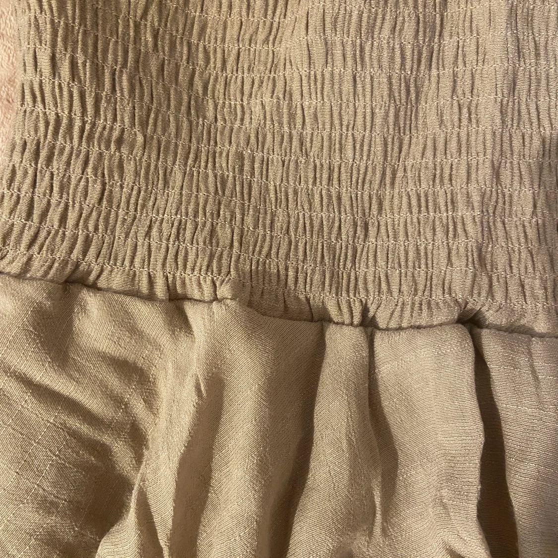 Biege volangkjol i linnetyg - 90