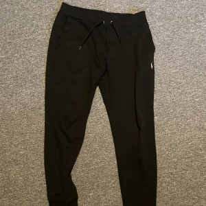 Polo ralph lauren byxor - Säljer ett par polo Ralph lauren byxor, ganska bra skick