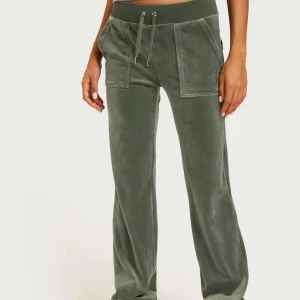 Mörkgröna juicy byxor - Säljer mina mörkgröna juicy byxor då ja inte använder dom längre, kom privat vid frågor