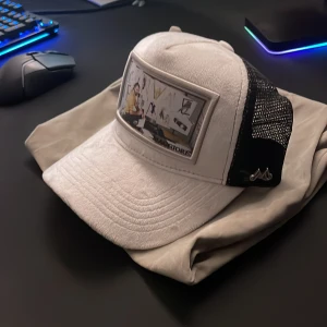 Maggiore keps s3 c6  - En snygg och stilren keps från maggiore.  Aldrig använt pga har två likadana. 