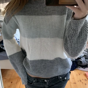 Stickad tröja NA-KD - Jättefin stickad tröja i tre färger. Superbra skick!