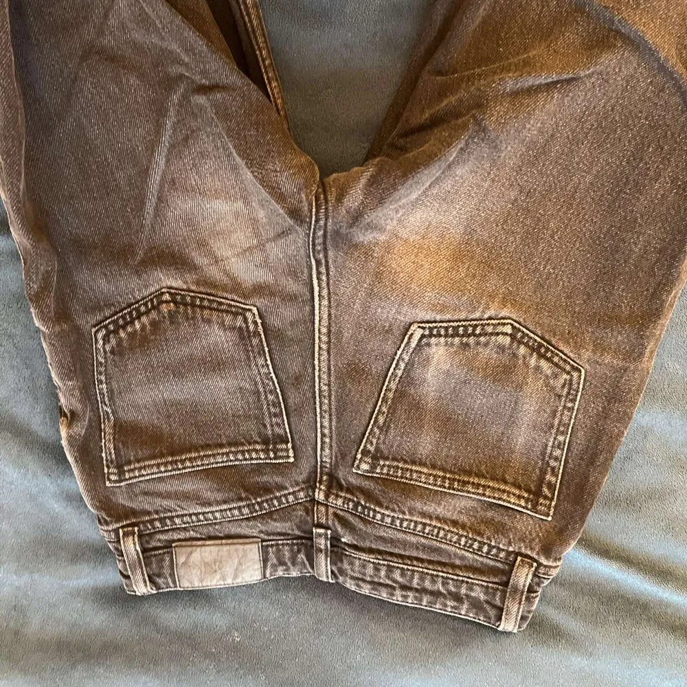 Jätte fina gråa bagge jeans som tyvärr inte är min stil längre 🤍 Kom privat för mer bilder 🤍. Jeans & Byxor.