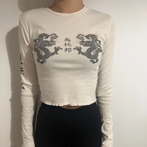 Långärmad tröja - Långärmad tröja i jättebra skick. Använd endast en gång. Storlek XS men passar även S. 