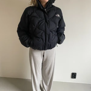 North face jacka - Den är använd men funkar perfekt nu till vintern.