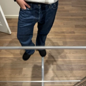 Hope jeans  - Säljer mina blåa Hope jeans då jag inte använder de längre i storlek 32. Det är lite slitna där nere 