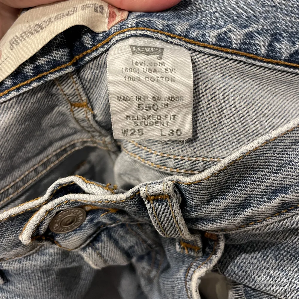 Levi’s jeans i fint skick använda få gånger.. Jeans & Byxor.