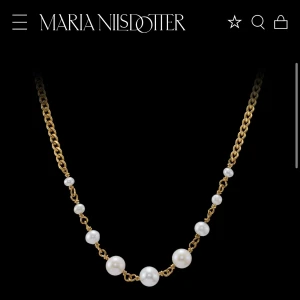 Maria Nilsdotter  - Så fint halsband som liknar Maria Nilsdotter. Oanvänd, går att justera längden!💞