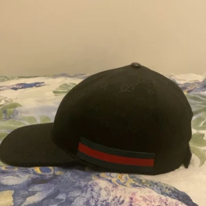 Gucci keps  - Säljer min Gucci keps storlek L har använt den 3 gånger och nu tänker jag sälja den har inga skador eller nåt 