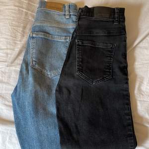 Två par raka jeans från ginatricot, strl 32 , midwaist , båda för 50kr