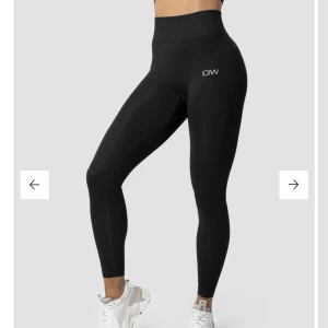 ICIW tights  - Säljer mina ICIW tight, aldrig andvända då jag råka köpa 2 likadana.  Supersköna och snygga träningstights. Köpte för fullpris  599.