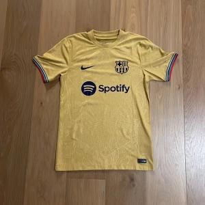 FC Barcelona Jersey  - FC Barcelona fotbollströja Storlek: S Äkta och köpt från Nikes egna hemsida