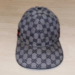 Gucci keps - Säljer min keps eftersom jag inte andvänder den längre.