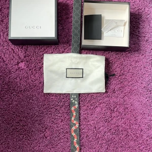 Gucci Bälte - Säljer nu mitt Guccibälte då jag knappt andvänder det. Kartong, kvitto samt påse medföljer. Nypris idag ca 3900kr