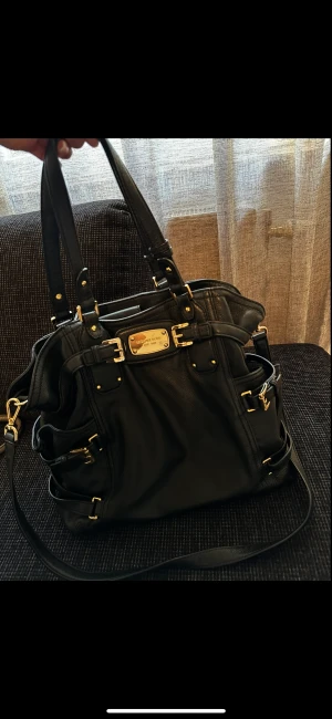 Väska - Michael Kors väska i gott skick