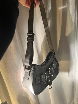 Grå handväska - Helt ny väska🫶🏻