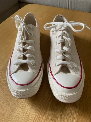 Converse Chuck 70 Vintage Canvas  - Nästintill oanvända Converse i storlek 41. Gjorda för både män och kvinnor. Var tyvärr lite för små för mig.