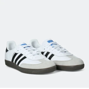 Adidas samba ADV - Intressekoll på dessa helt nya adidas samba. Denna storlek är nästan alltid slutsåld så svåra att få tag i. Buda privat från 1200❤️‍🔥(sista bilden är lånad)