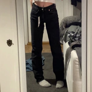 Zara jeans  - Säljer mina midrise zara jeans som inte används längre 💕 