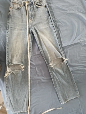Jeans  - Jean i bra skick  36