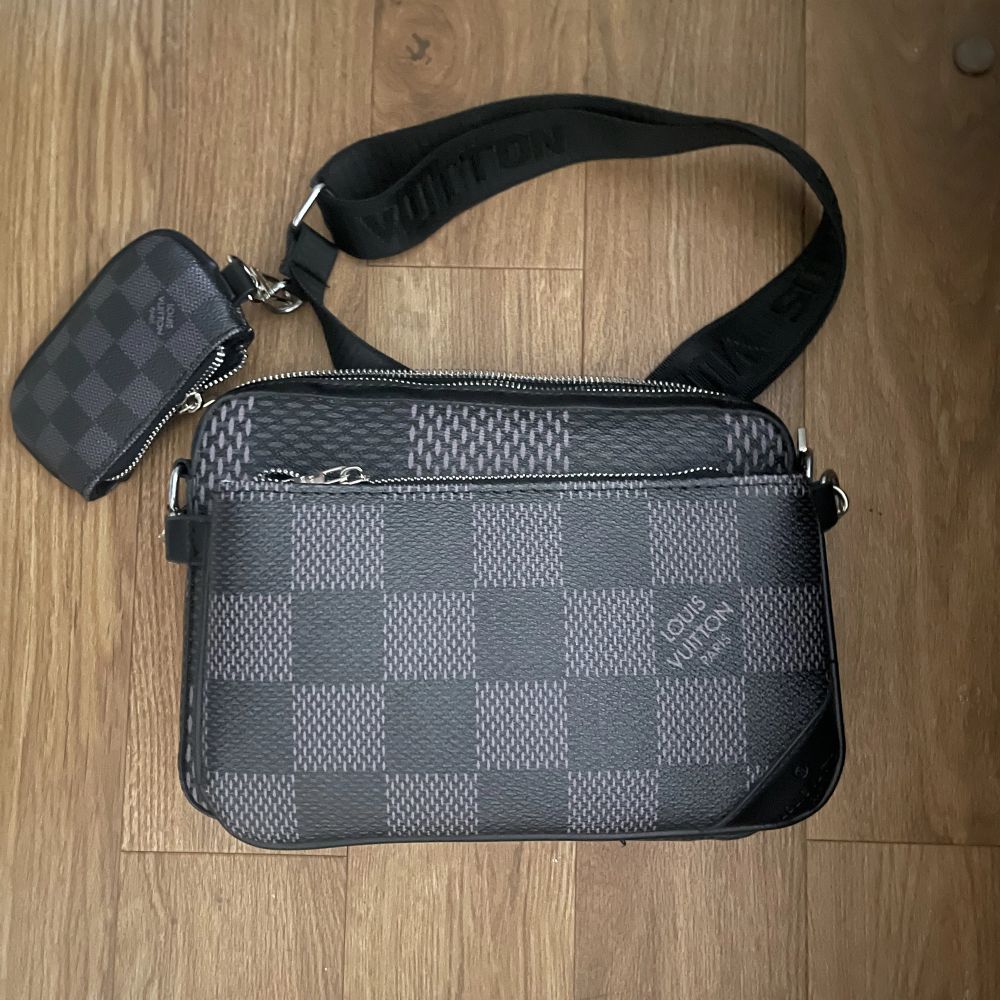 LV Väska, Louis Vuitton Trio messenger bag