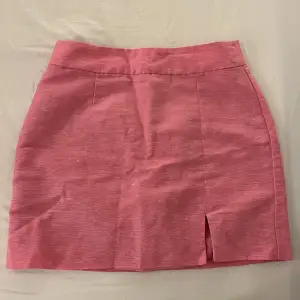 Rosa kort kjol från Gina Tricot. Knappt använd 🩷