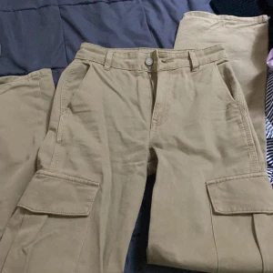 Cargo byxor - Helt nya har ba haft på mig dom en gång.