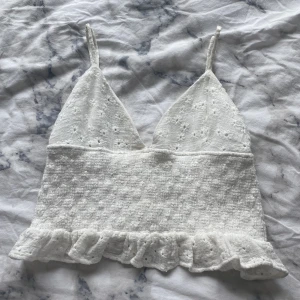 Linne från Zara❤️ - Jag säljer dethär fina linnet från Zara, storleken är L men den är väldigt liten i storleken så den är snarare S eller M😁❤️