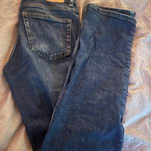 Jag säljer mina jättefina weekday jeans i modellen Twig. Säljer de då dem inte kommer så mycket till användning, de är nästan som nya.💕skriv vid frågor eller om du vill ha fler bilder