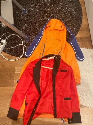 Kakaguri runa cosplay  - Säljer min runa cosplay använd 2 gånger bra kvalitet!  Det är bara den oranga tröjan och skortan.  Original pris 450  Asian size s vilket e typ s-xs