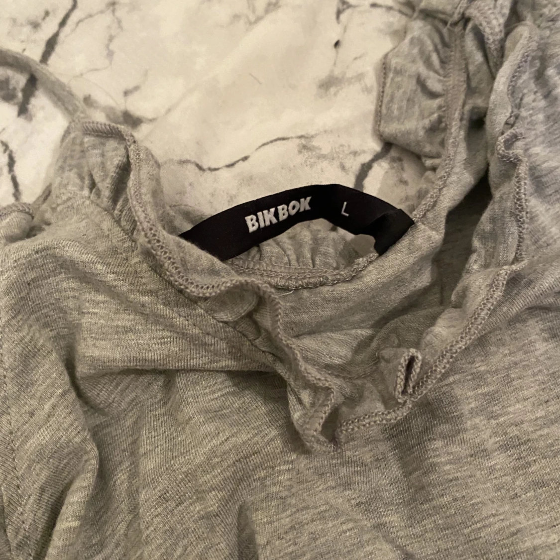 fladdrig bikbok topp - 90