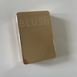 Natasha Denona  - säljer min Natasha Denono blush glow duo palett den har en blush o en highliter säljer för 80kr nypris är 229