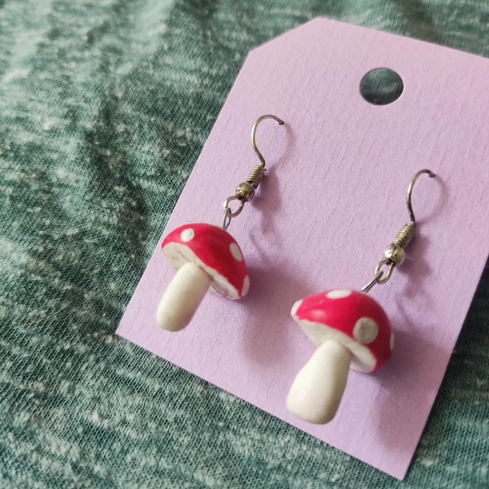 Fly agaric mushroom earrings in polymer clay, made by me ☺️. Accessoarer.
