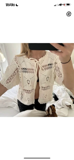 Zara kofta - Säljer denna utsöta koftan för 250 den är köpt för 400❤️ skriv vid intresse( inte mina bilder ) ❤️  går ner i pris vid snabb affär 