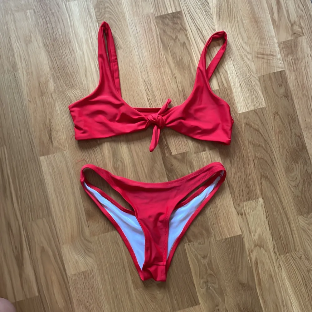 Röd bikini från zaful. Storlek s. Övrigt.