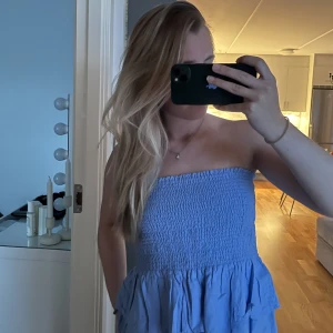 Kjol/topp - Säljer denhär kjolen från Mango som jag använder som topp! Sista bilden är lånad. Dm för fler bilder eller frågor💗💗🫶🏼