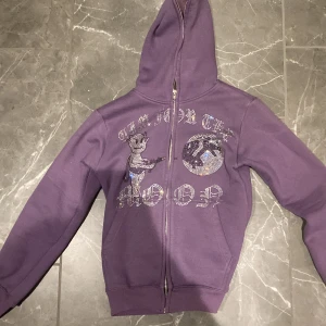 Rhinestone hoodue - Riktigt fet rhinestone hoodie från aim for the moon i storlek S. Inga fläckar och alla stenar på. Nästan som ny!