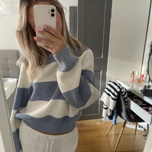 Stickad  - Säljer min stickade