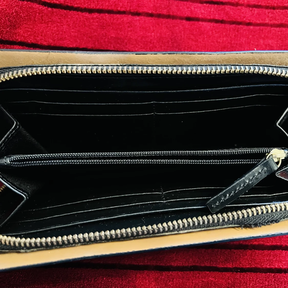 Dam plånbok säljes - 90