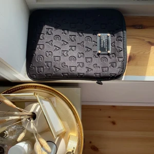 Marc jacobs datorfodral  - Säljer detta då det inte kommit till någon användning💗