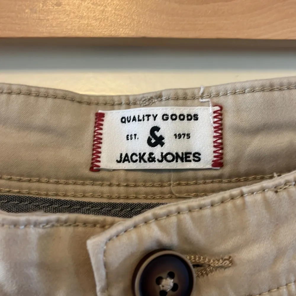 Säljer nu mina helt oanvända shorts från Jack&Jones pga felköp. Nypris 399kr.. Jeans & Byxor.