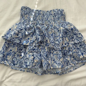 Volangkjol - Slutsåld kjol från gina young, knappt använd💓Skriv gärna för fler bilder osv!!