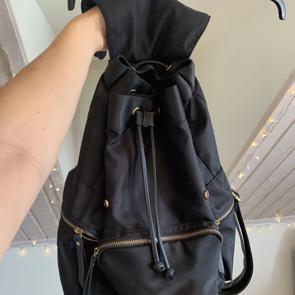 Ryggsäck med gulddetaljer  - 91